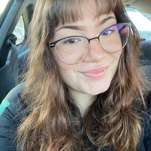 Meet your Posher, Chloe